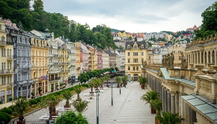 Book a private bus from Prague to Karlovy Vary 